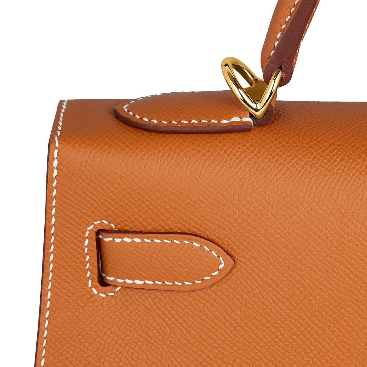 Detail view of the Hermes Kelly Sellier 28in Epsom Gold leather with gold hardware