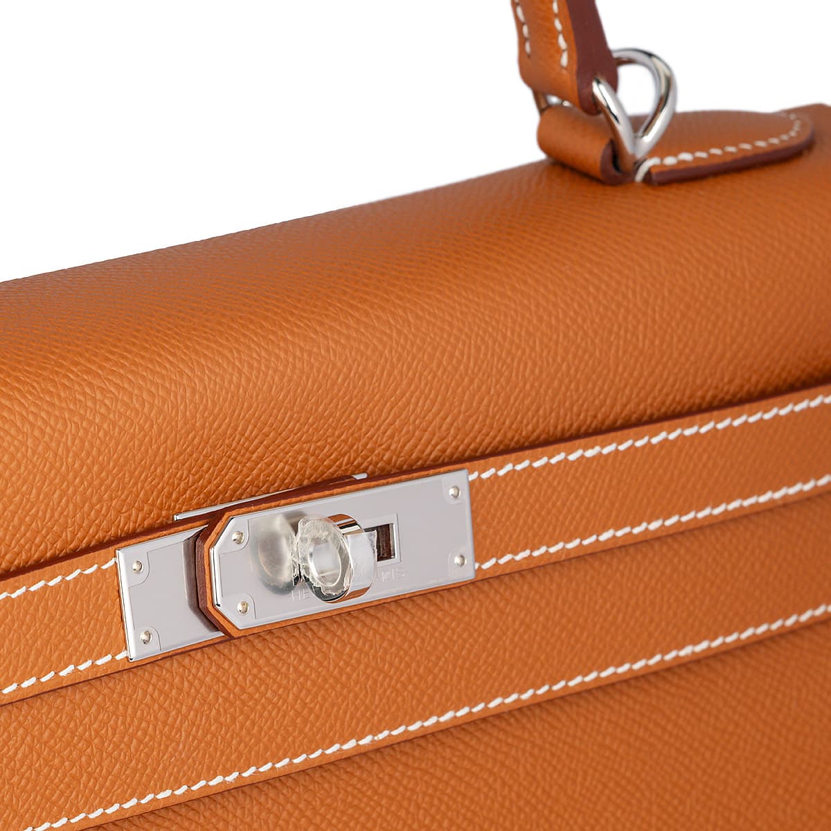 Detail view of the Palladium clasp of the Hermes Kelly Sellier 28 in Epsom Gold leather