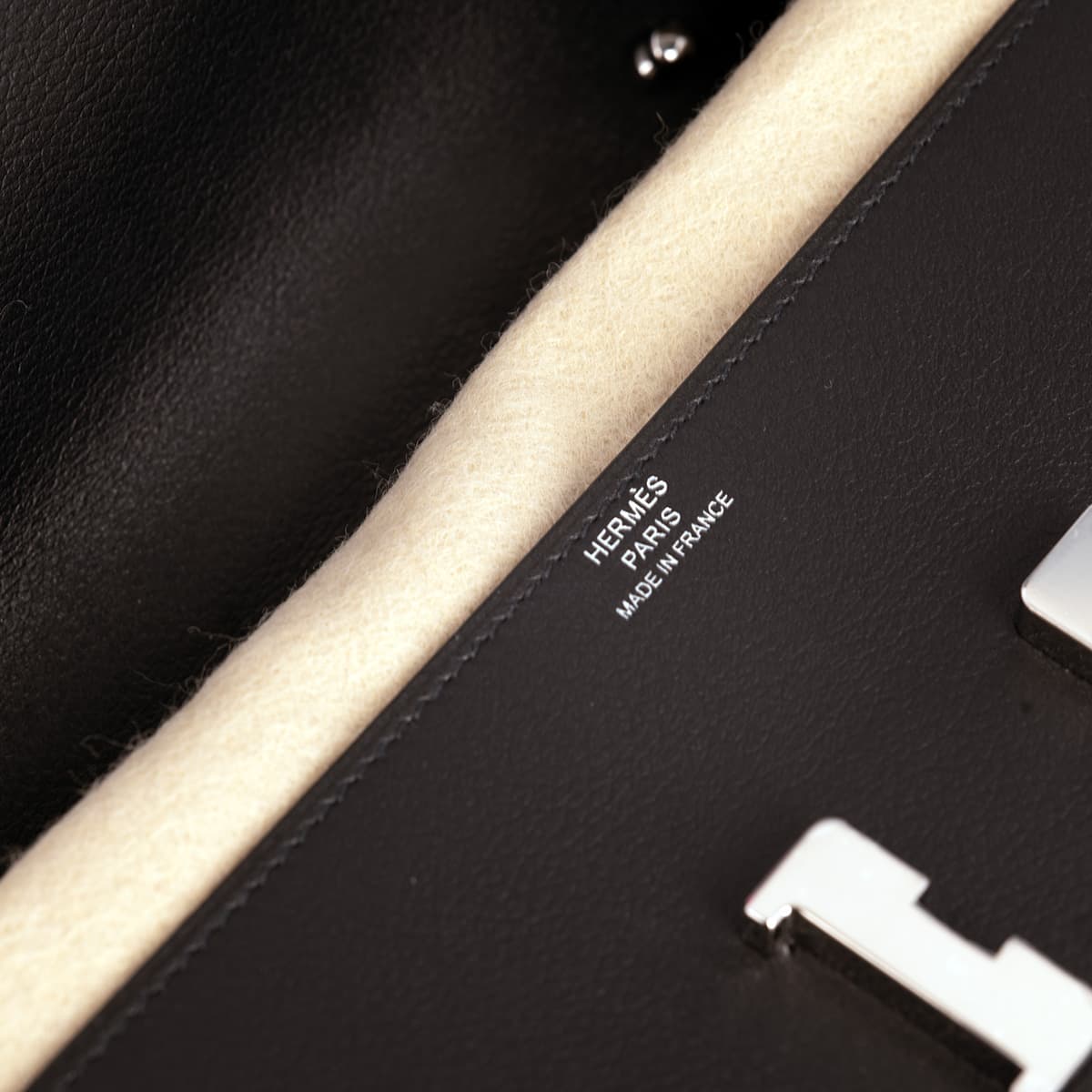 hermes-constance-to-go-togo-black-logo