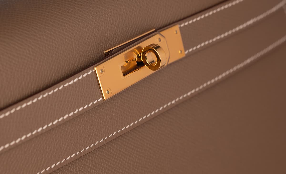 hermes-kelly-32-etoupe-gold-hardware-closeup