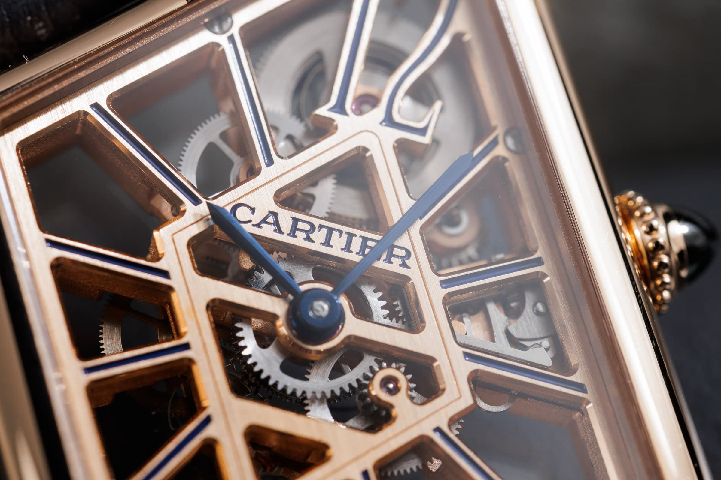 Cartier Tank Asymétrique Skeleton WHTA0011 in rose gold, skeleton dial close-up