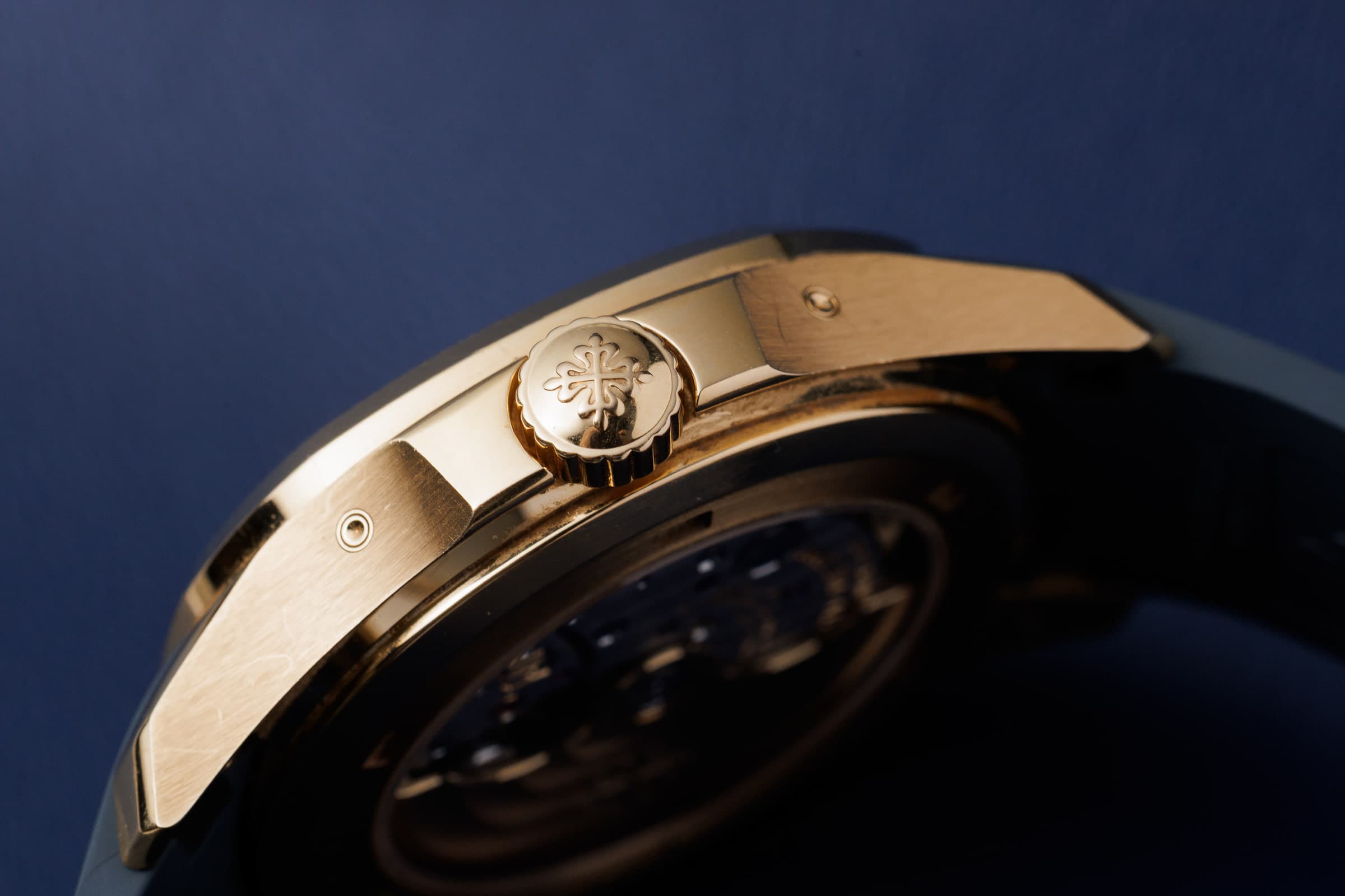 Patek Philippe Aquanaut Luce Annual Calendar 5261R-001 in rose gold, side profile with crown
