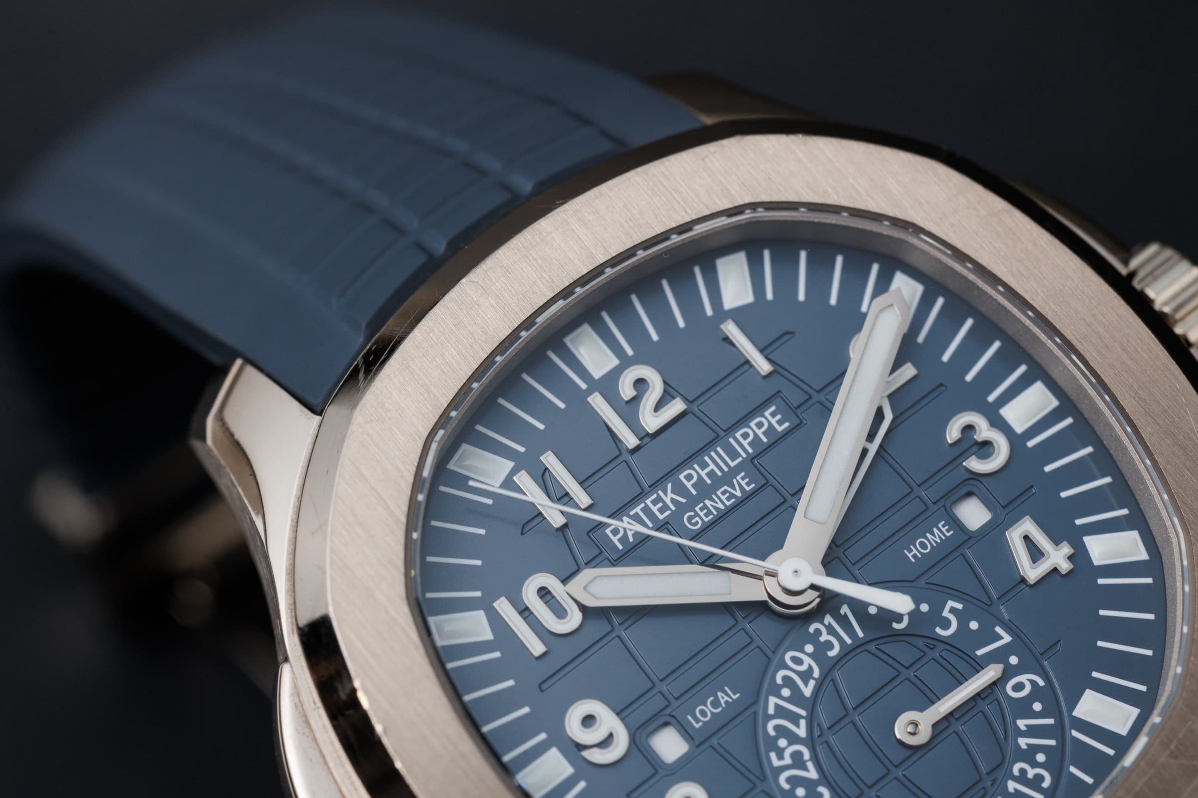 Patek Philippe Aquanaut Travel Time 5164G-001 in white gold, dial with the two hour hands