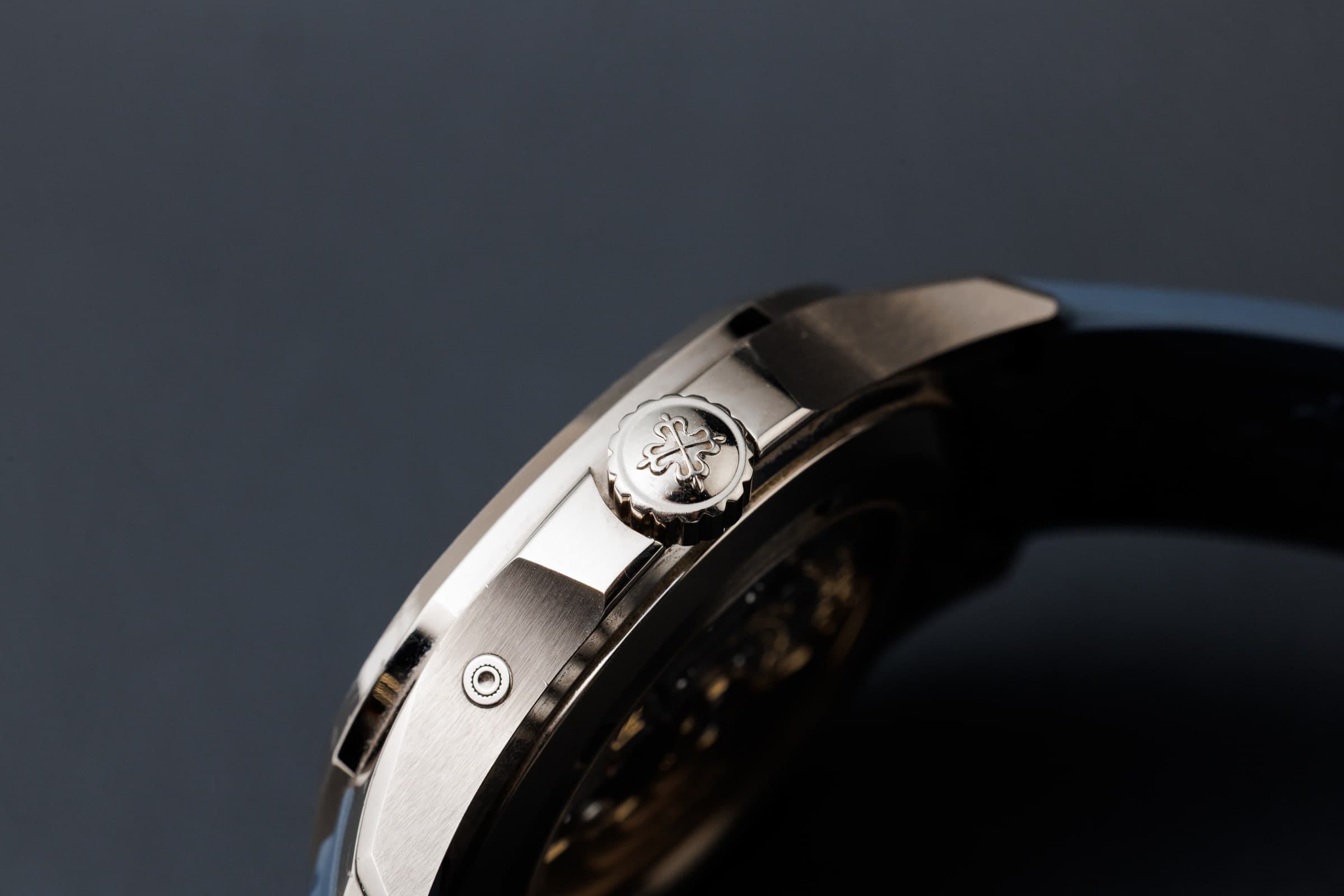 Patek Philippe Aquanaut Travel Time 5164G-001 in white gold, side profile with crown
