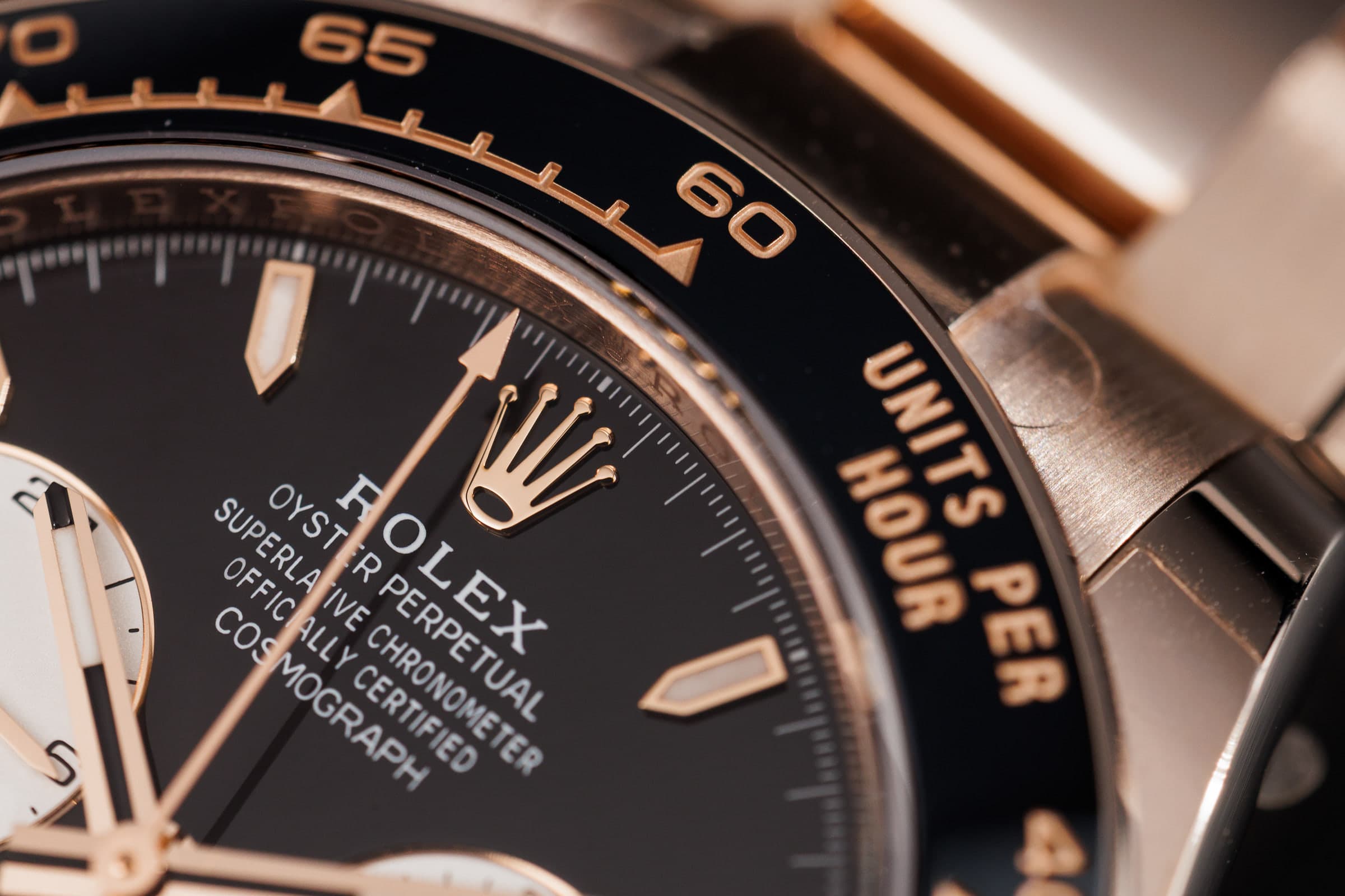 Rolex Cosmograph Daytona 126525LN in Everose gold with black dial, dial and bezel detail