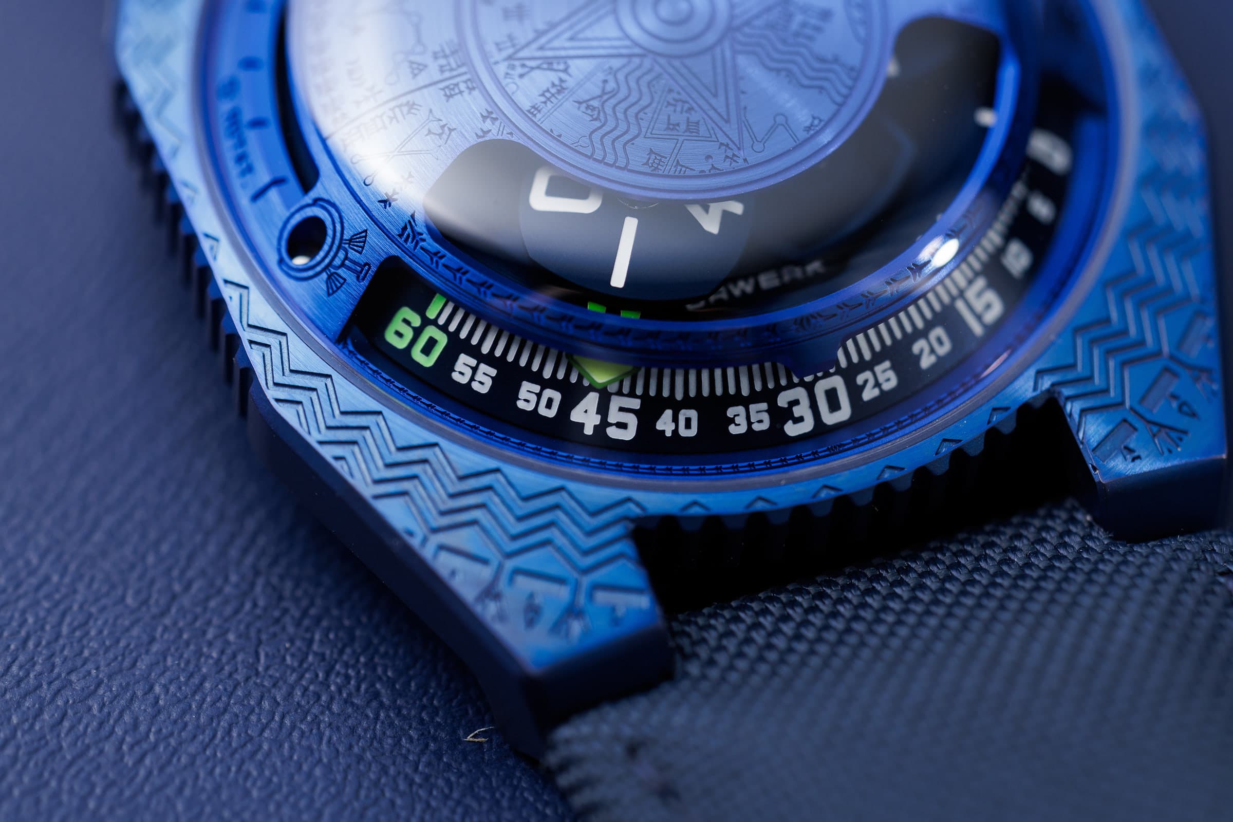 Urwerk UR-100V Sumer in blue, satellite hour display