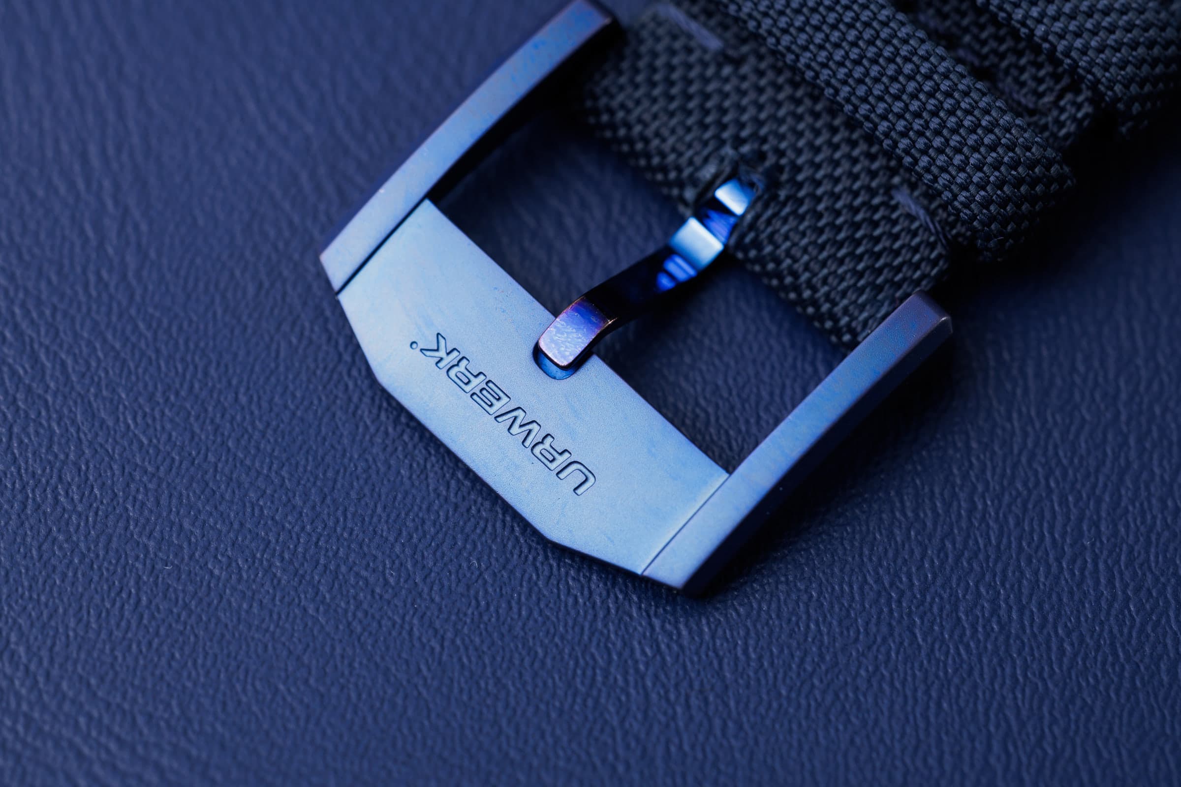 Urwerk UR-100V Sumer in blue, buckle
