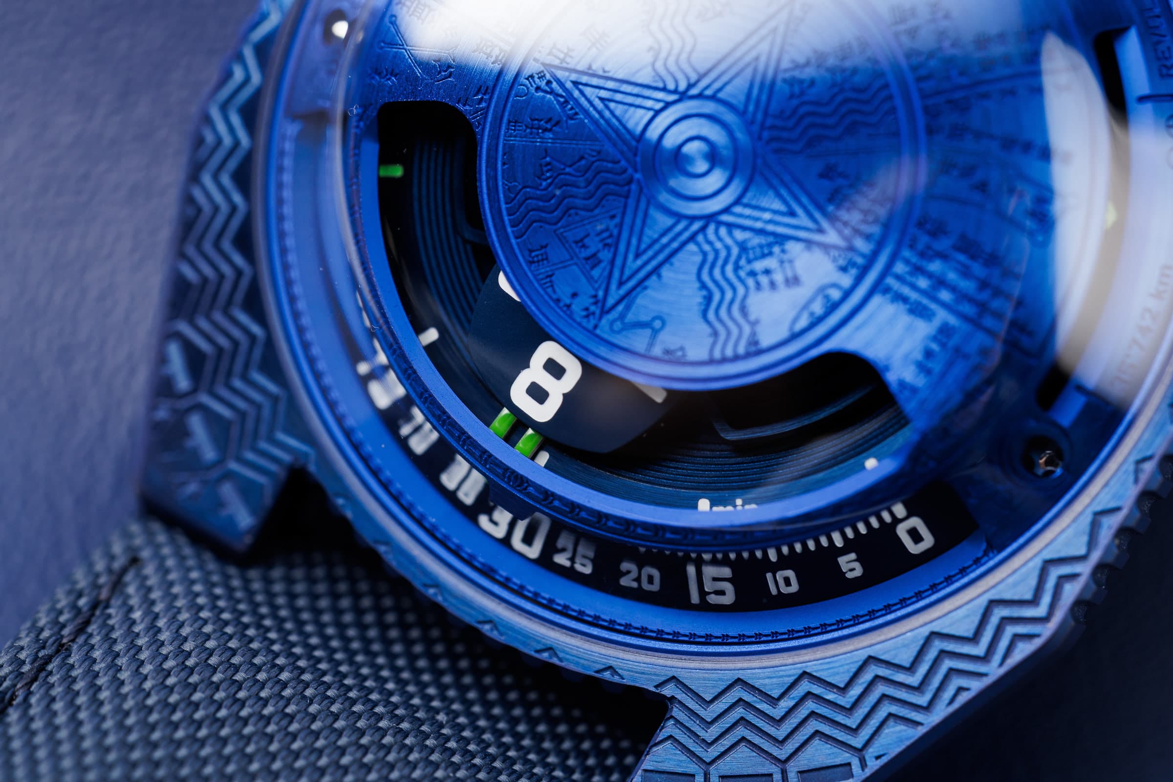 Urwerk UR-100V Sumer in blue, dial detail